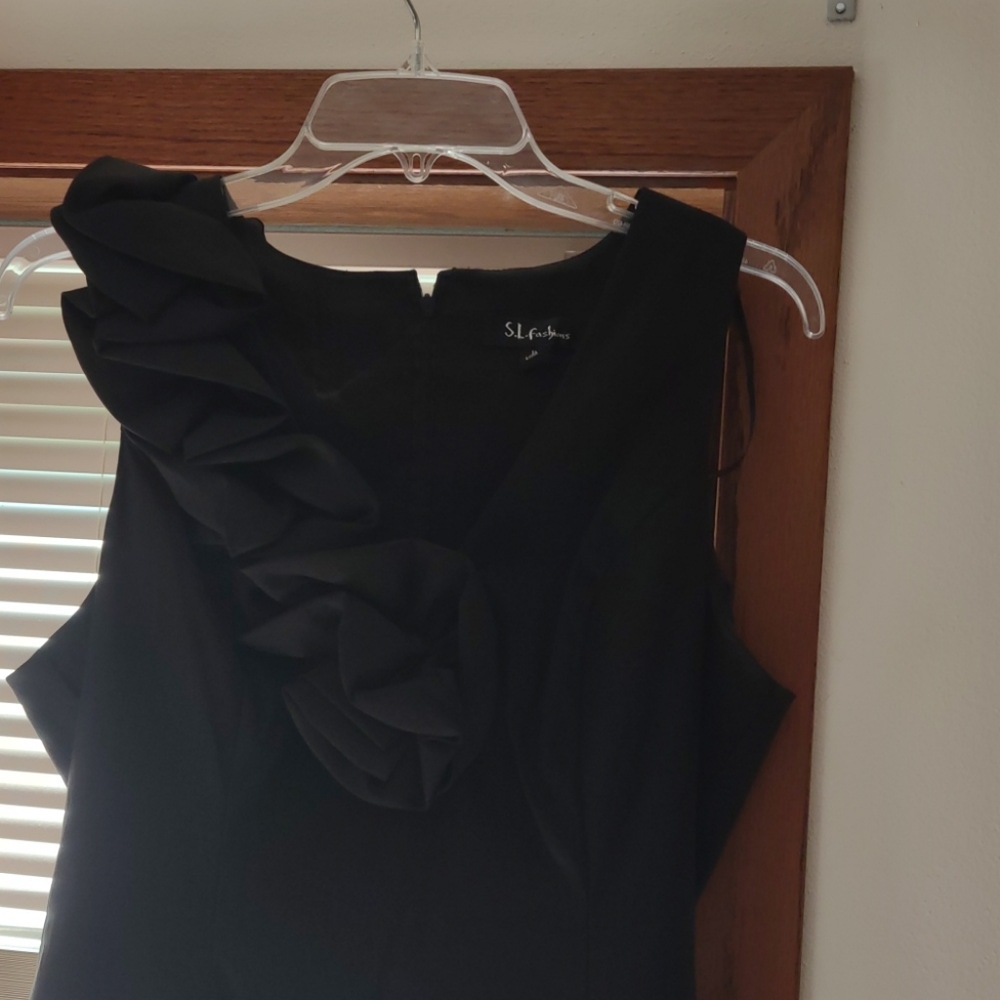 Dress - Picture 4 of 6